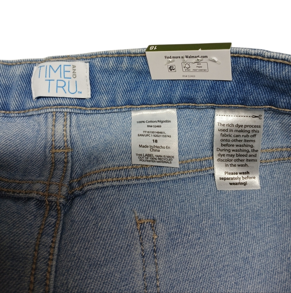 Time and Tru Denim Shorts Women Size 18 Light Wash Frayed Hem NWT - Picture 2 of 7